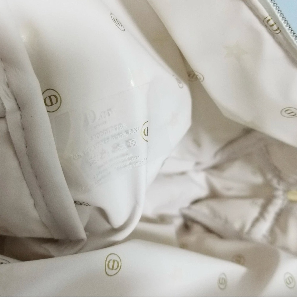 Dior White Velvet Cosmetic Bag with Gold Logo - Picture 5 of 7